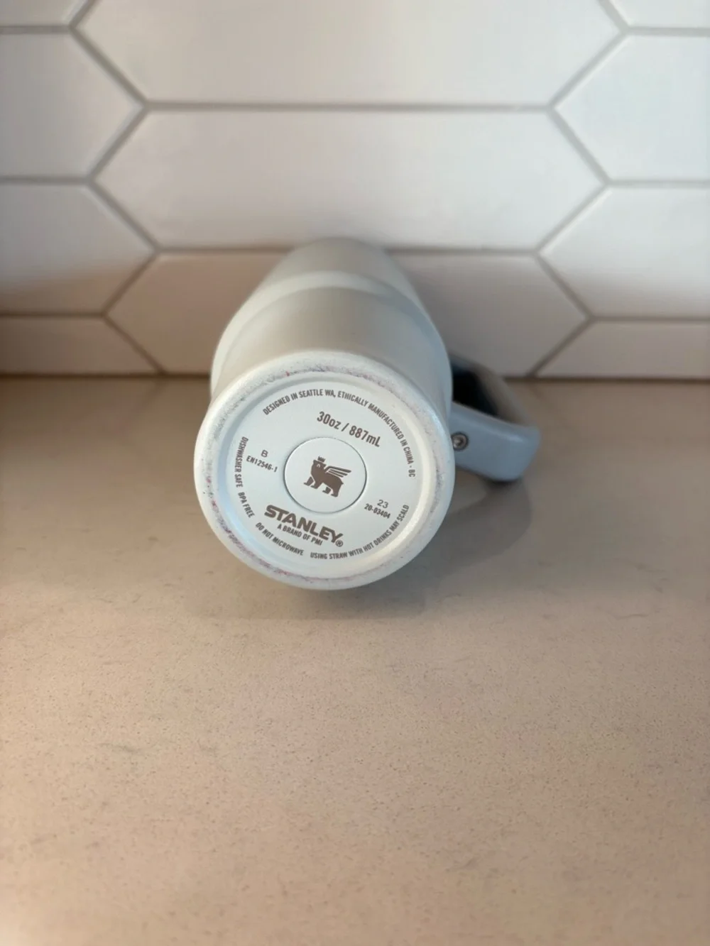 30oz Stanley Quencher (blue/grey) Travel Mug with Handle - Picture 4 of 5